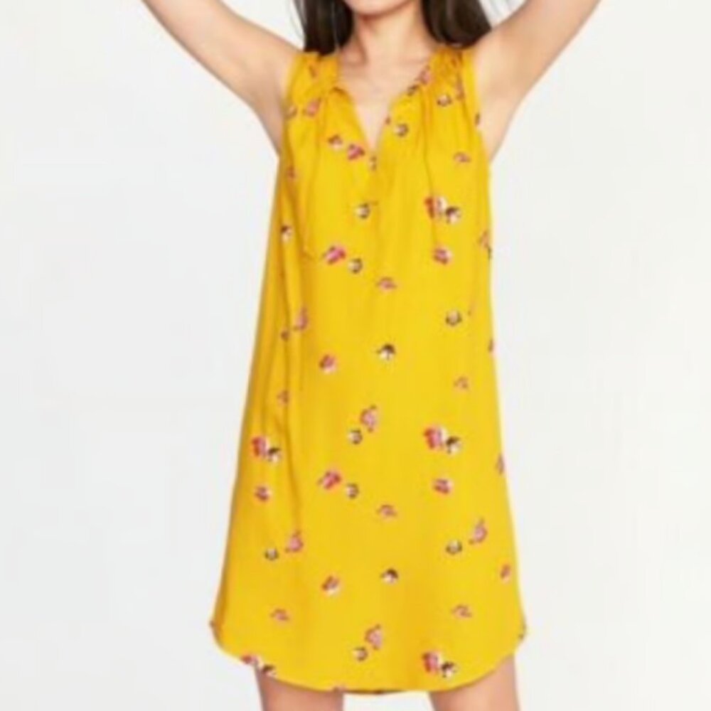 Old Navy yellow floral shift dress. Size Small